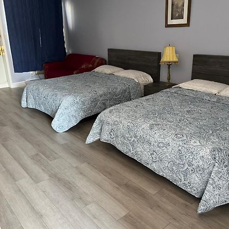 Motel La Siesta De Gascon Terrebonne Zewnętrze zdjęcie