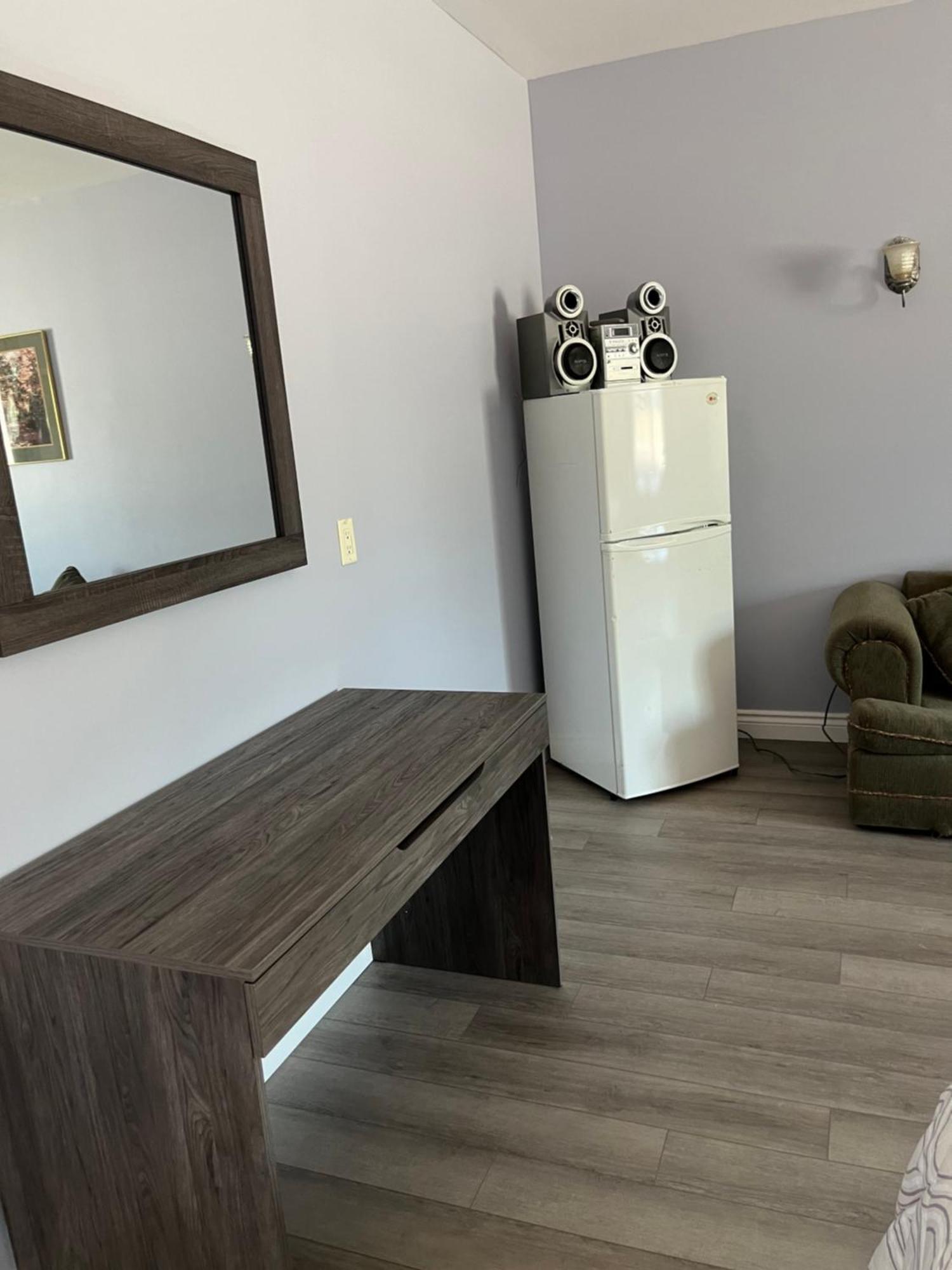 Motel La Siesta De Gascon Terrebonne Zewnętrze zdjęcie