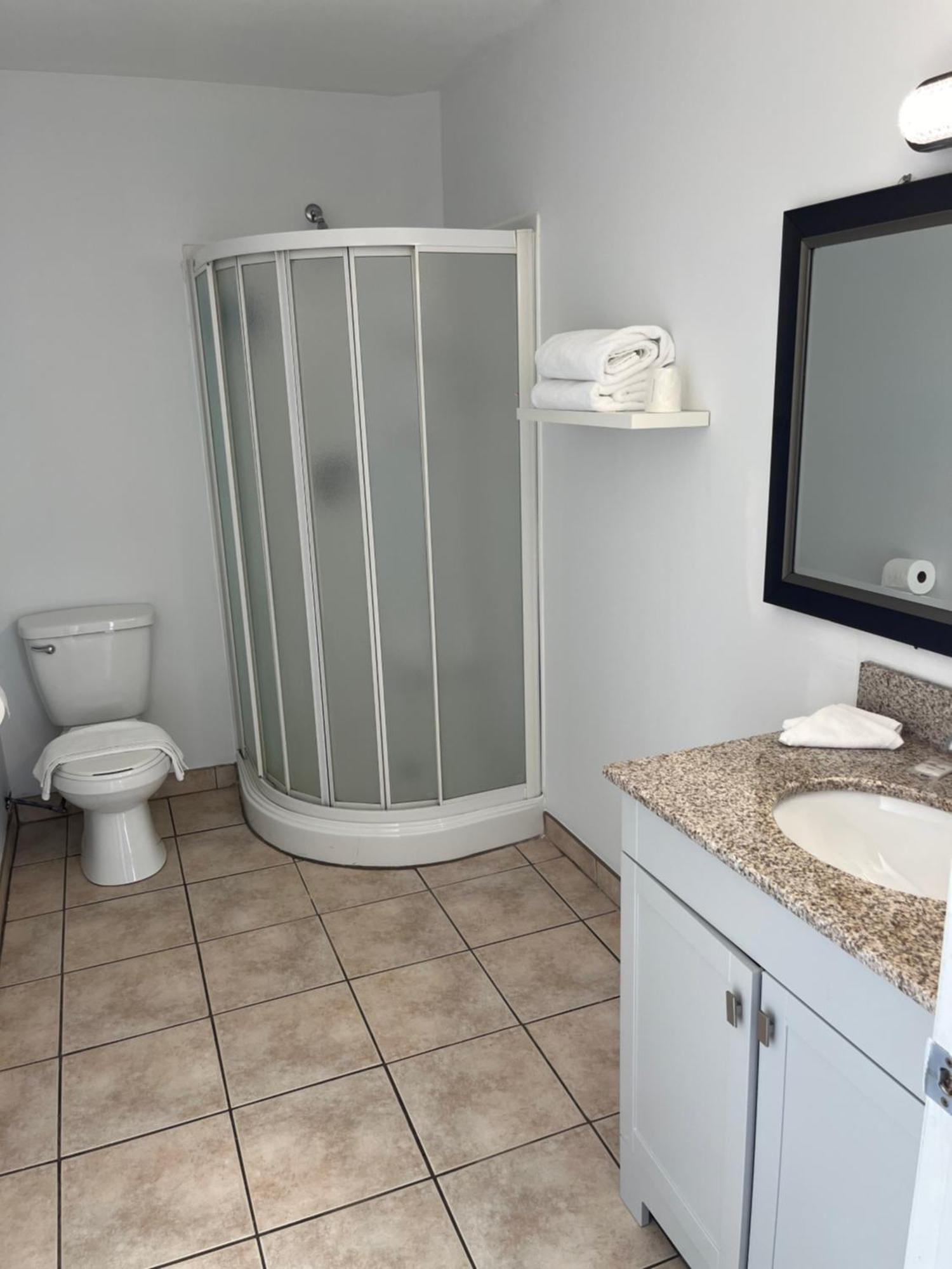 Motel La Siesta De Gascon Terrebonne Zewnętrze zdjęcie