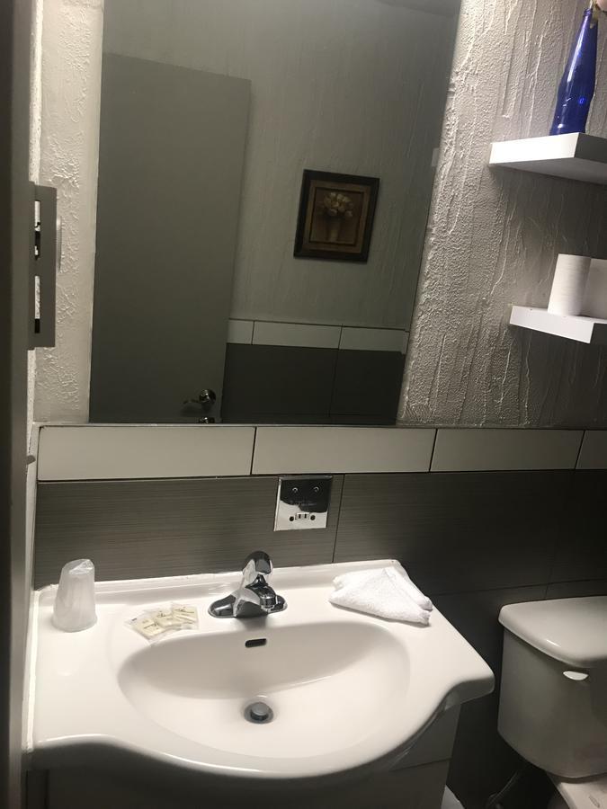 Motel La Siesta De Gascon Terrebonne Zewnętrze zdjęcie