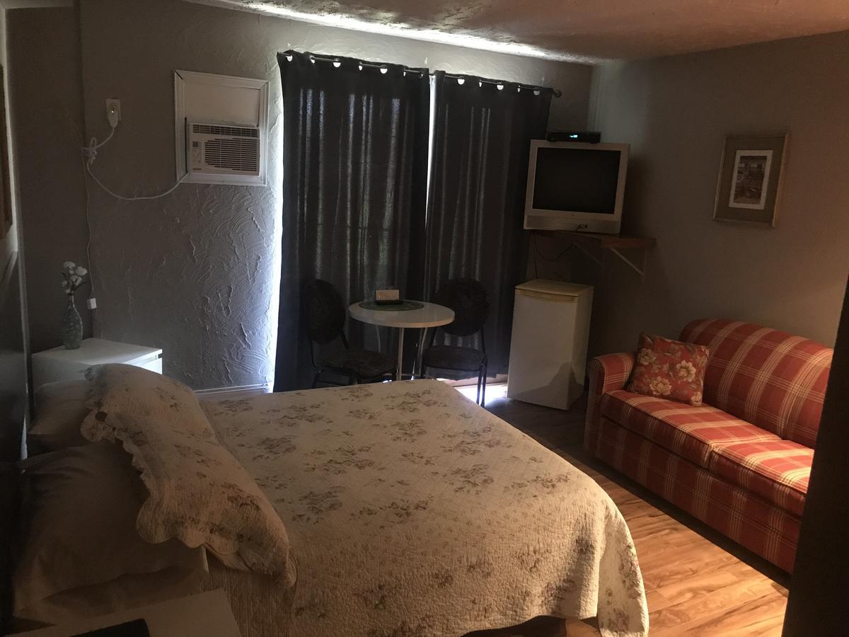 Motel La Siesta De Gascon Terrebonne Zewnętrze zdjęcie