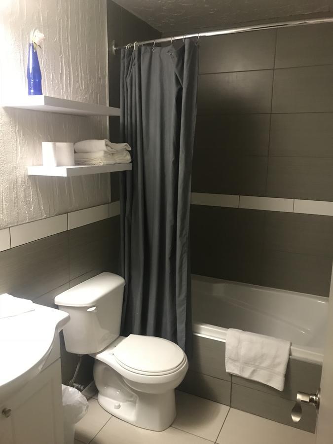 Motel La Siesta De Gascon Terrebonne Zewnętrze zdjęcie