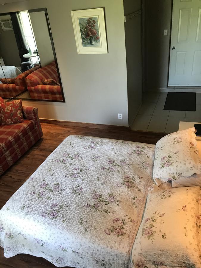 Motel La Siesta De Gascon Terrebonne Zewnętrze zdjęcie