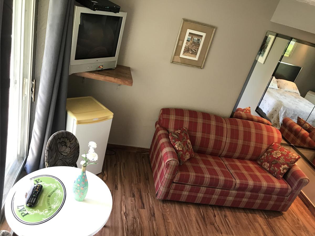 Motel La Siesta De Gascon Terrebonne Zewnętrze zdjęcie