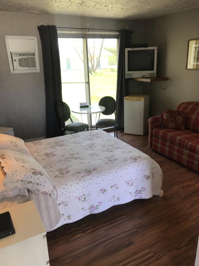 Motel La Siesta De Gascon Terrebonne Zewnętrze zdjęcie