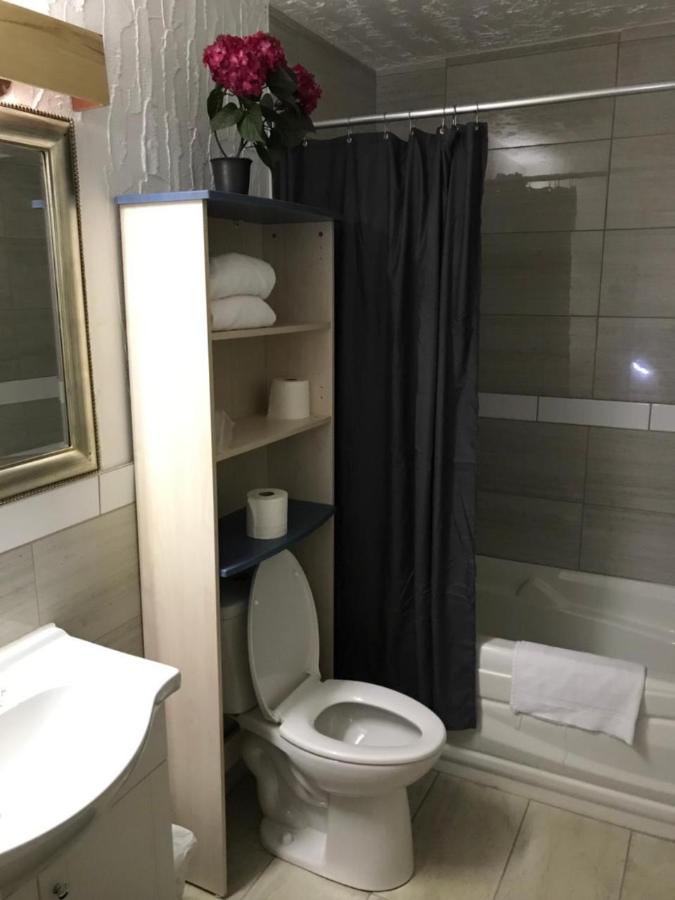 Motel La Siesta De Gascon Terrebonne Zewnętrze zdjęcie