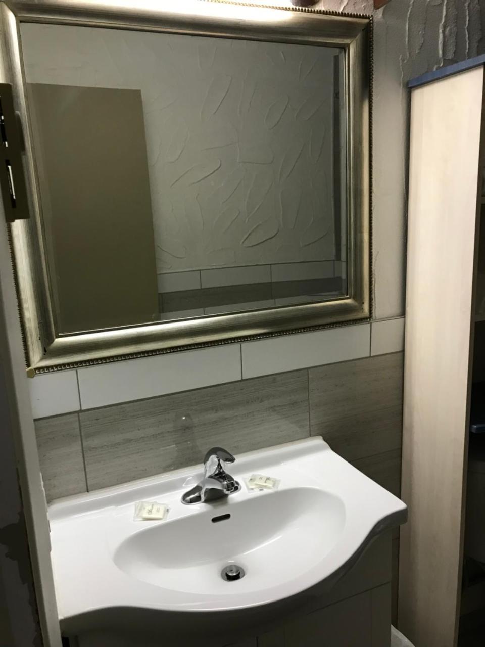 Motel La Siesta De Gascon Terrebonne Zewnętrze zdjęcie